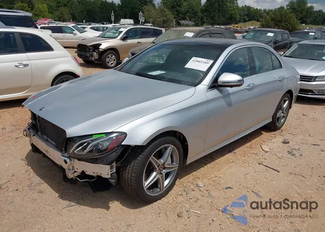 2019 Mercedes-Benz E 300 4Matic z USA, uszkodzony, nr VIN WDDZF4KB8KA561402